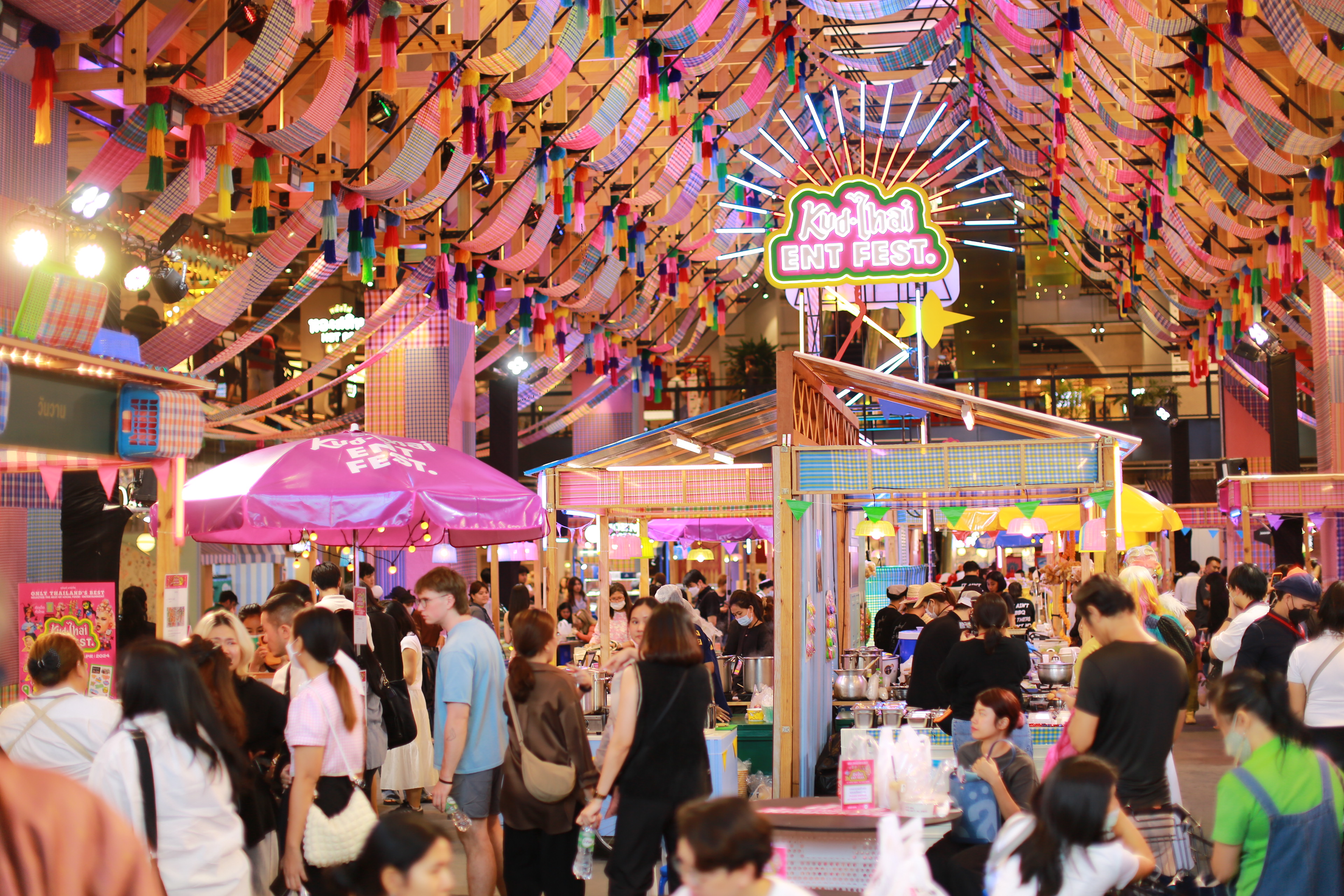 1712366981 969 Le hoi Songkran tai EM DISTRICT o Bangkok Thai Lan TechTimes Vietnam Lễ hội Songkran tại EM DISTRICT ở Bangkok (Thái Lan) sẽ thu hút mạnh khách du lịch quốc tế