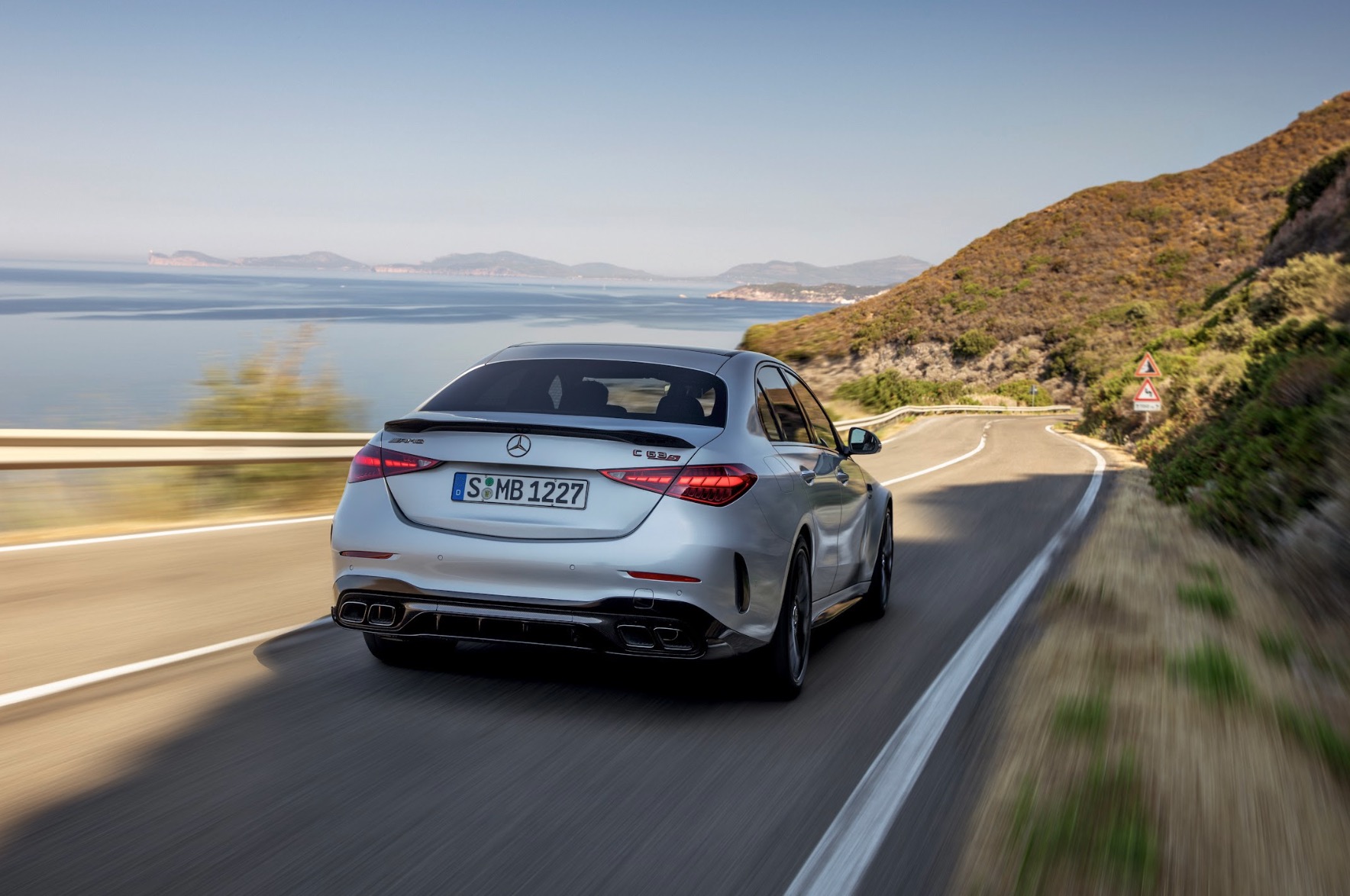 Mercedes-AMG C 63 S E PERFORMANCE có giá 4,9 tỷ đồng tại Việt Nam