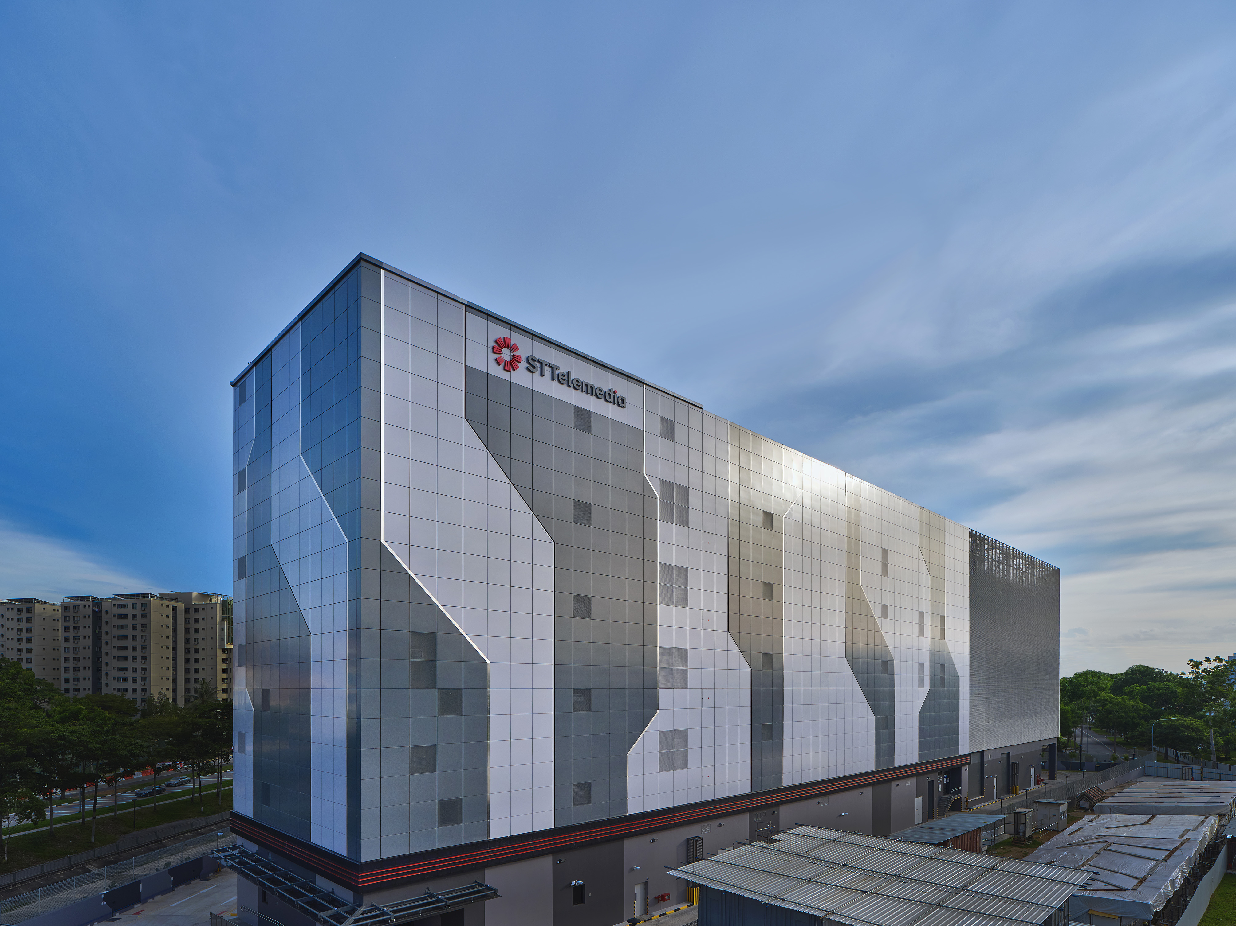 STT GDC sắp công bố các trung tâm dữ liệu sẵn sàng cho trí tuệ nhân tạo (AI) trên khắp Đông Nam Á TechTimes Vietnam AI clusters are already operational in STT GDC's data centres in Singapore.