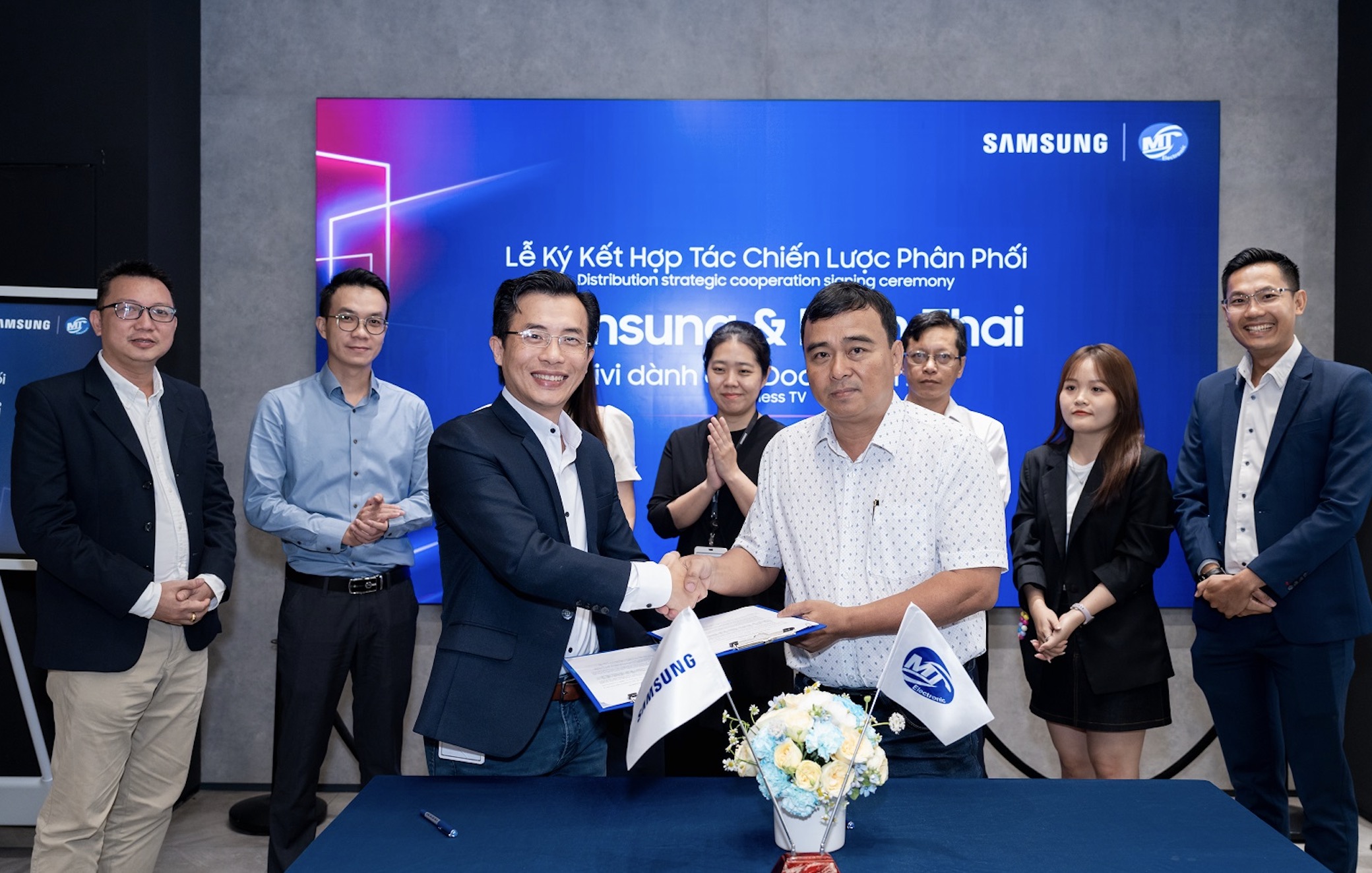 Samsung hợp tác với Minh Thái phân phối màn hình TV doanh nghiệp tại Việt Nam