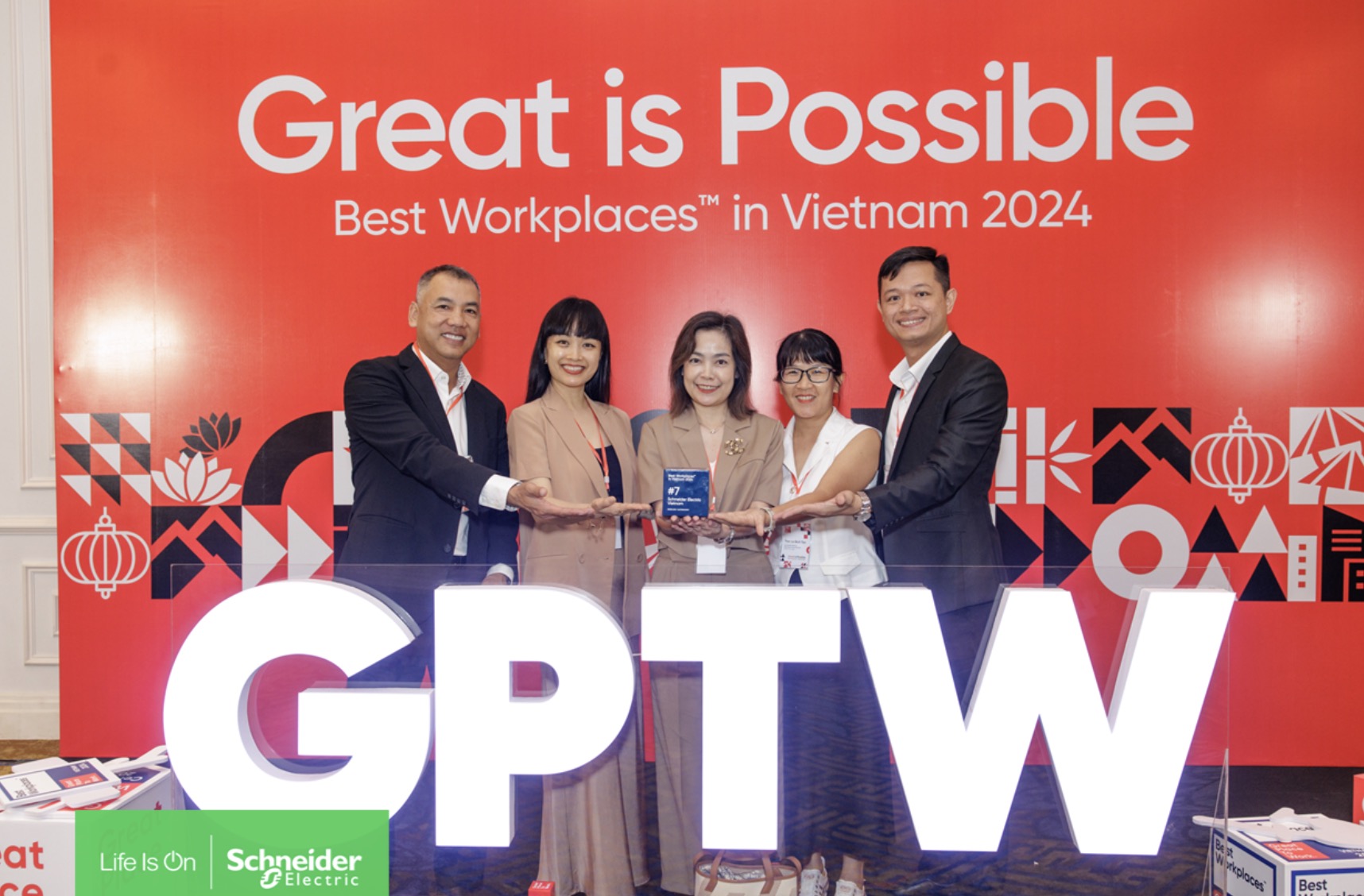 Schneider Electric trở thành 'Nơi làm việc tốt nhất'