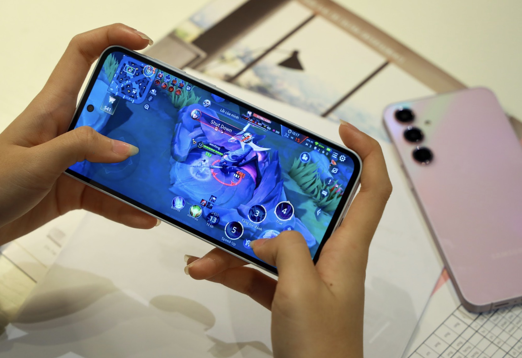 Galaxy A55 không chỉ là một thiết bị thông minh; nó là một rạp hát mini di động. 