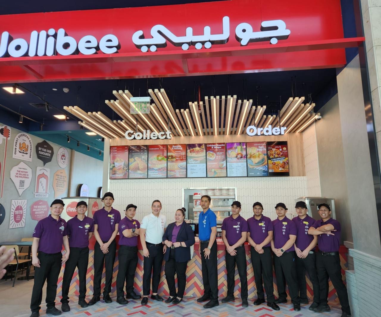 1718558867 683 Nha hang Jollibee la mot trong 10 thuong hieu hang TechTimes Vietnam Nhà hàng Jollibee là một trong 10 thương hiệu hàng đầu về sự hài lòng của khách hàng tại Kuwait