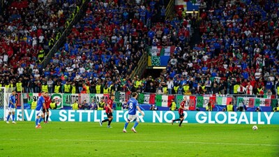 1719208962 699 Huyen thoai Iker Casillas tro thanh tam diem trong chien TechTimes Vietnam Huyền thoại Iker Casillas trở thành tâm điểm trong chiến dịch 'BEYOND GLORY' của Hisense