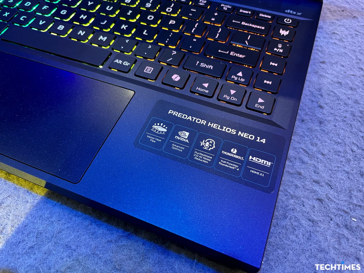 COMPUTEX 2024: Đánh giá nhanh laptop gaming Acer Predator Helios Neo 14 TechTimes Vietnam Phím cứng Copilot gọi nhanh chức năng AI trên Predator Helios Neo 14.