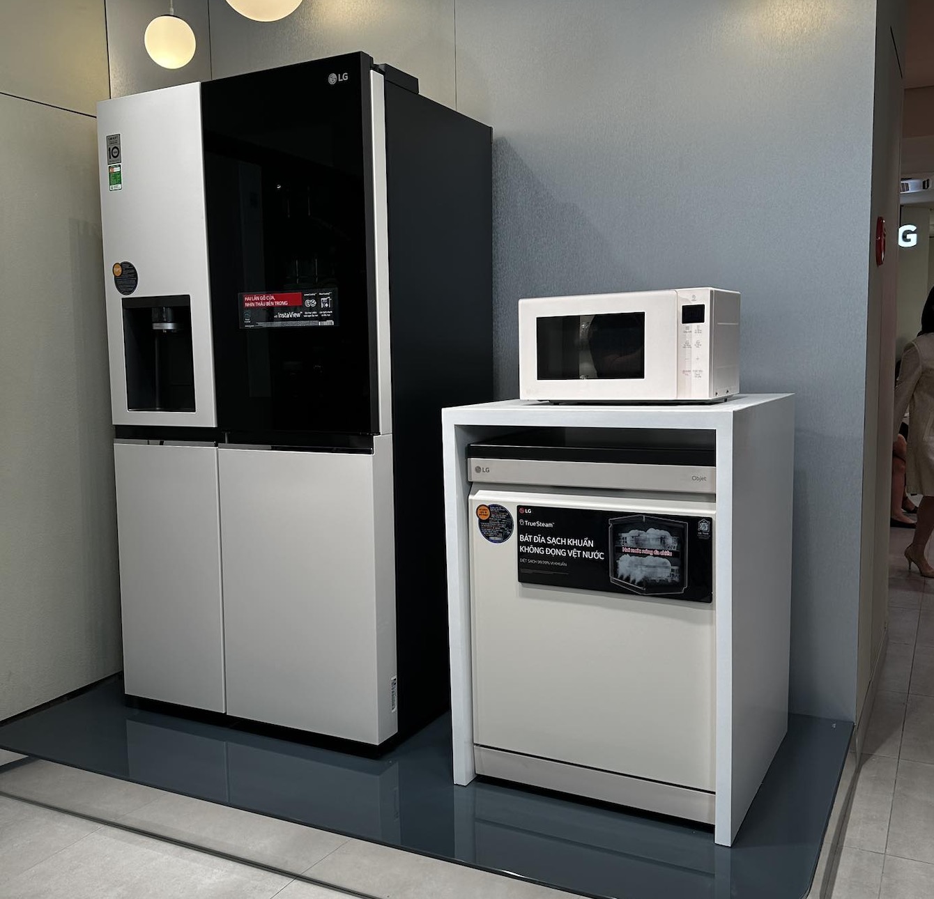 LG Electronics Việt Nam vừa ra mắt bộ thiết bị gia dụng Quadwash TrueSteam, LG NeoChef và InstaView Door-in-Door với thiết kế tối ưu cho không gian sống.