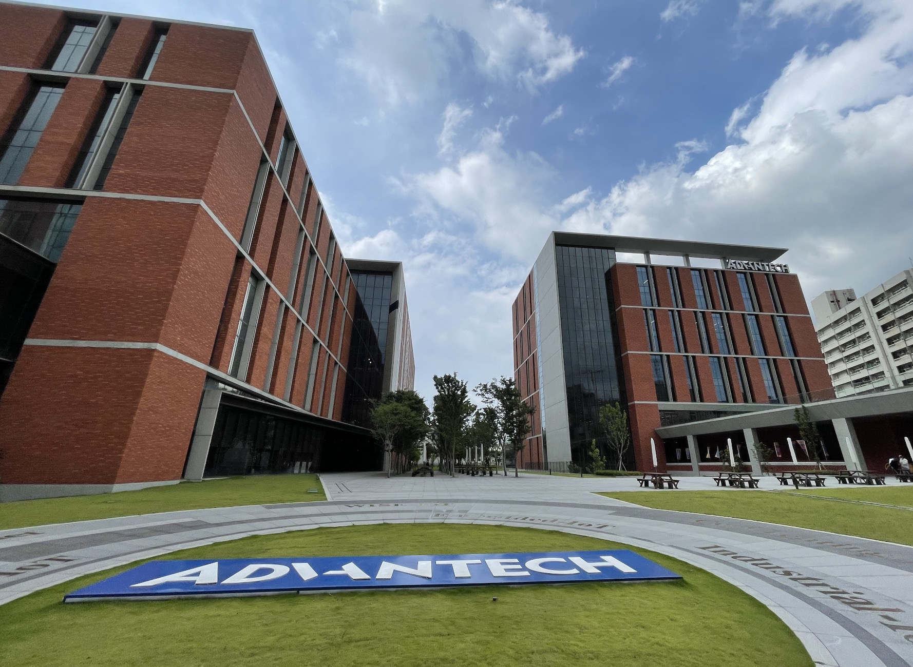 Advantech: Phát triển bền vững đi đôi với lợi ích cộng đồng
