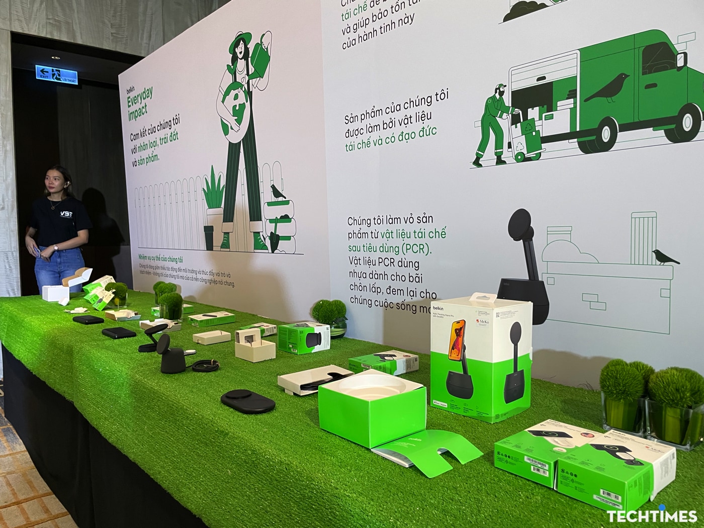 Belkin giới thiệu sản phẩm Auto-Tracking Stand Pro và sạc Qi2