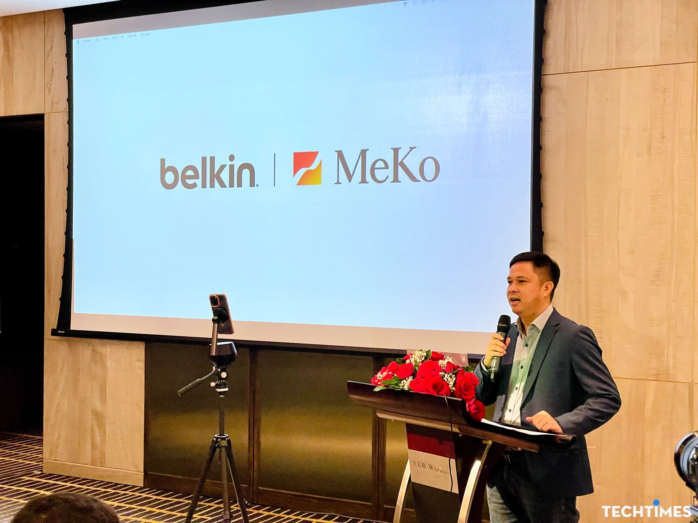 Belkin giới thiệu sản phẩm Auto-Tracking Stand Pro và sạc Qi2