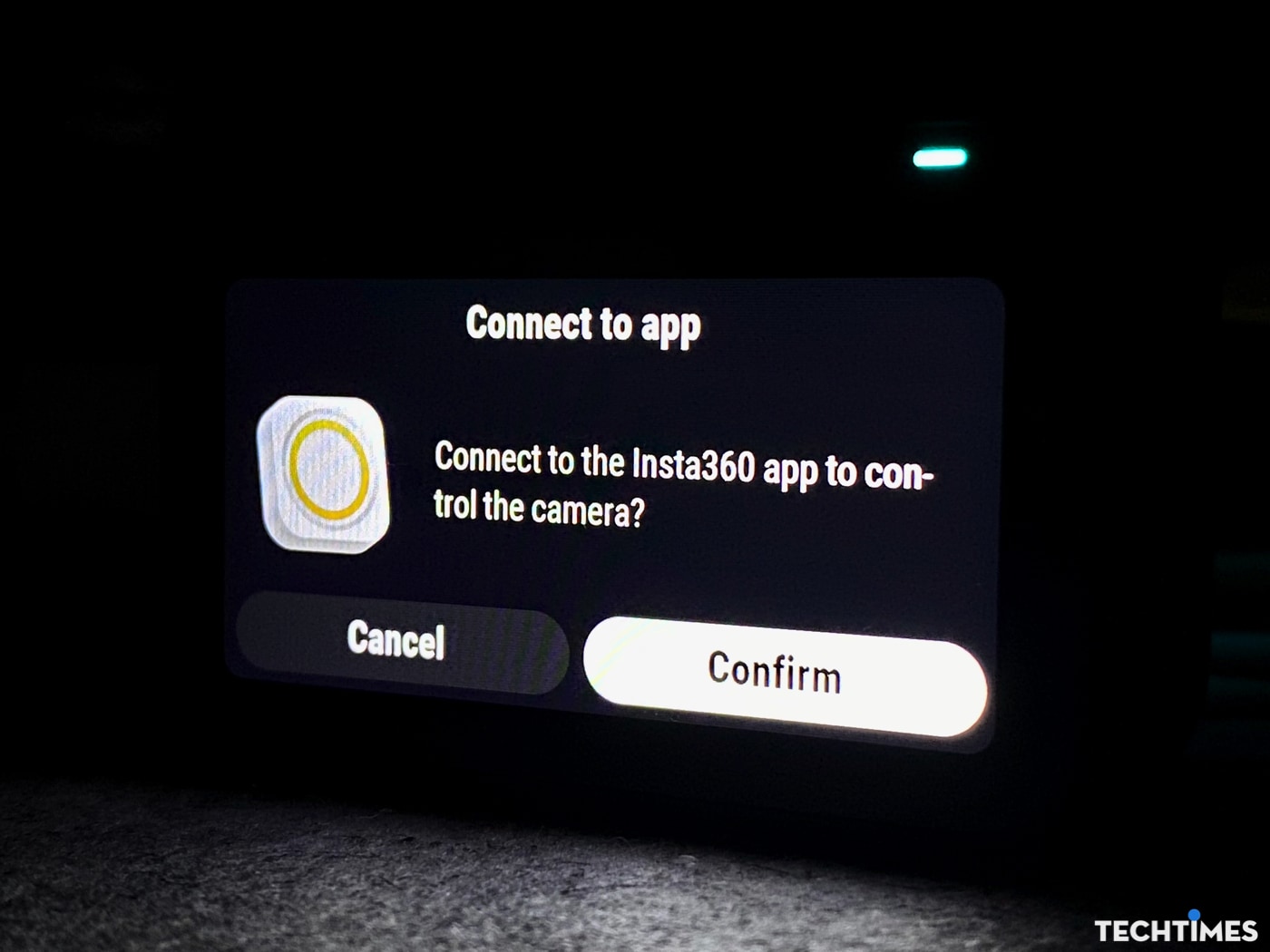 Việc kết nối camera với điện thoại dùng iOS hay Android rất nhanh và đơn giản.