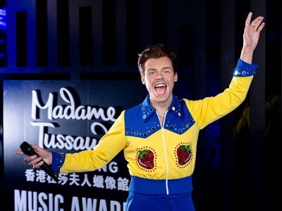 Tượng sáp Harry Styles tại bảo tàng Madame Tussauds Hong Kong của Merlin Entertainments Group được trưng bày trong thời gian giới hạn cùng những nét thời trang cá tính đầy quyến rũ của ngôi sao âm nhạc này Tuong sap Harry Styles tai bao tang Madame Tussauds Hong TechTimes Vietnam Tượng sáp Harry Styles tại bảo tàng Madame Tussauds Hong Kong của Merlin Entertainments Group được trưng bày trong thời gian giới hạn cùng những nét thời trang cá tính đầy quyến rũ của ngôi sao âm nhạc này