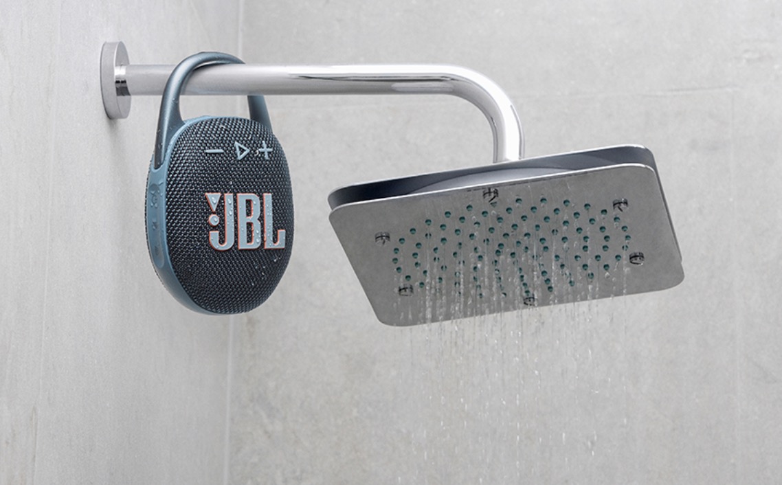 JBL Clip 5 có giá 1,59 triệu đồng tại Việt Nam TechTimes Vietnam JBL Clip 5 phiên bản màu xanh dương.
