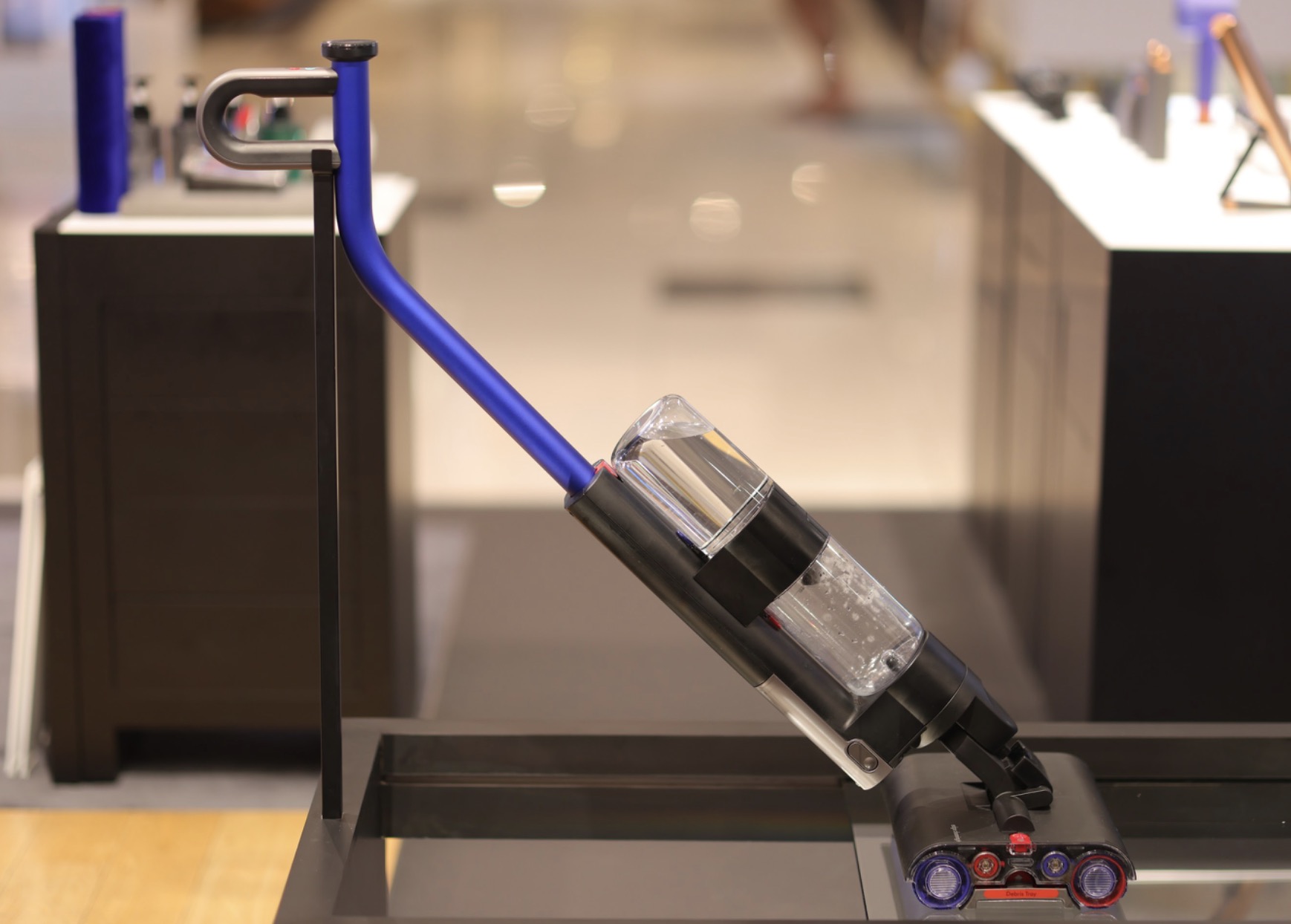 Máy lau sàn Dyson WashG1 có giá 18,99 triệu đồng tại Việt Nam