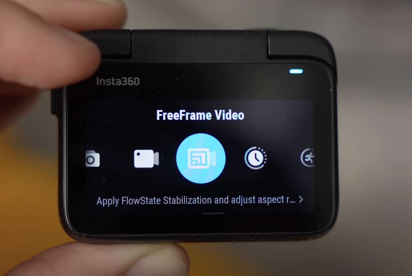 Đánh giá chi tiết Insta360 GO 3S: Chất lượng cao, nhiều cải tiến vượt trội TechTimes Vietnam Việc thay đổi chế độ quay chụp khá nhanh với cử chỉ vuốt qua lại.