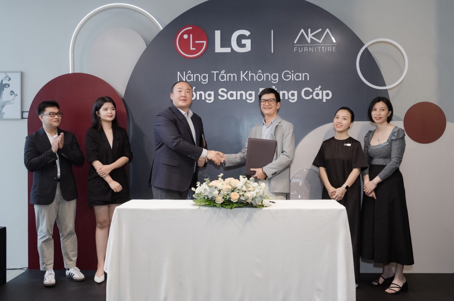 LG Electronics và AKA Furniture công bố hợp tác chiến lược LG Electronics và AKA Furniture công bố hợp tác chiến lược
