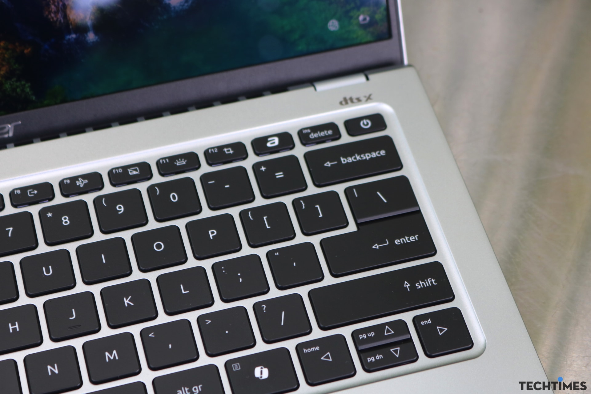 Đánh giá Acer Swift Go 14 AI OLED (SFG14-73): Màn hình đẹp, chức năng AI hữu ích TechTimes Vietnam Bàn phím có kích thước phím lớn, bố trí khoa học, hợp lý và tích hợp phím Copilot cứng.