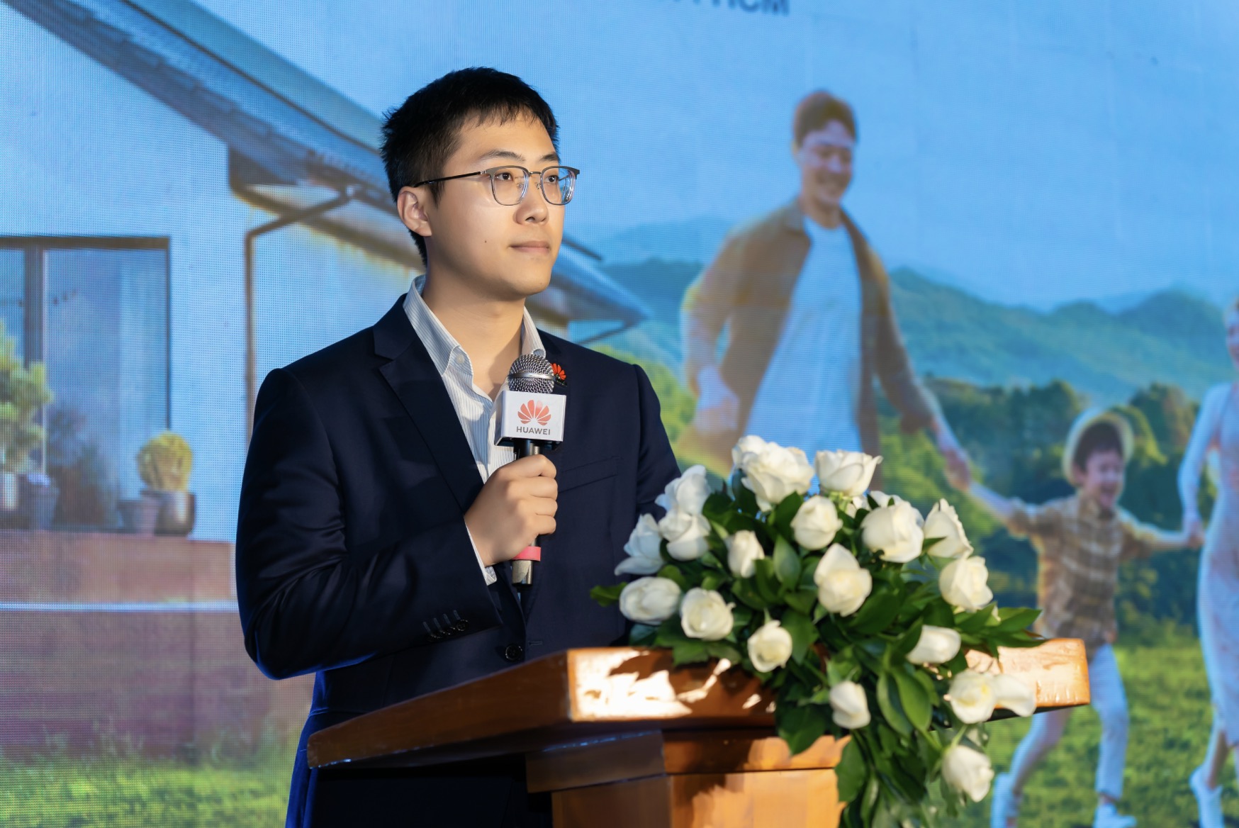 Ông Richard Liu, Giám đốc Phát triển Đối tác Kênh và Tiếp thị của Huawei Việt Nam, chia sẻ tại sự kiện ra mắt Giải pháp Điện Mặt Trời Thông Minh 5.0.