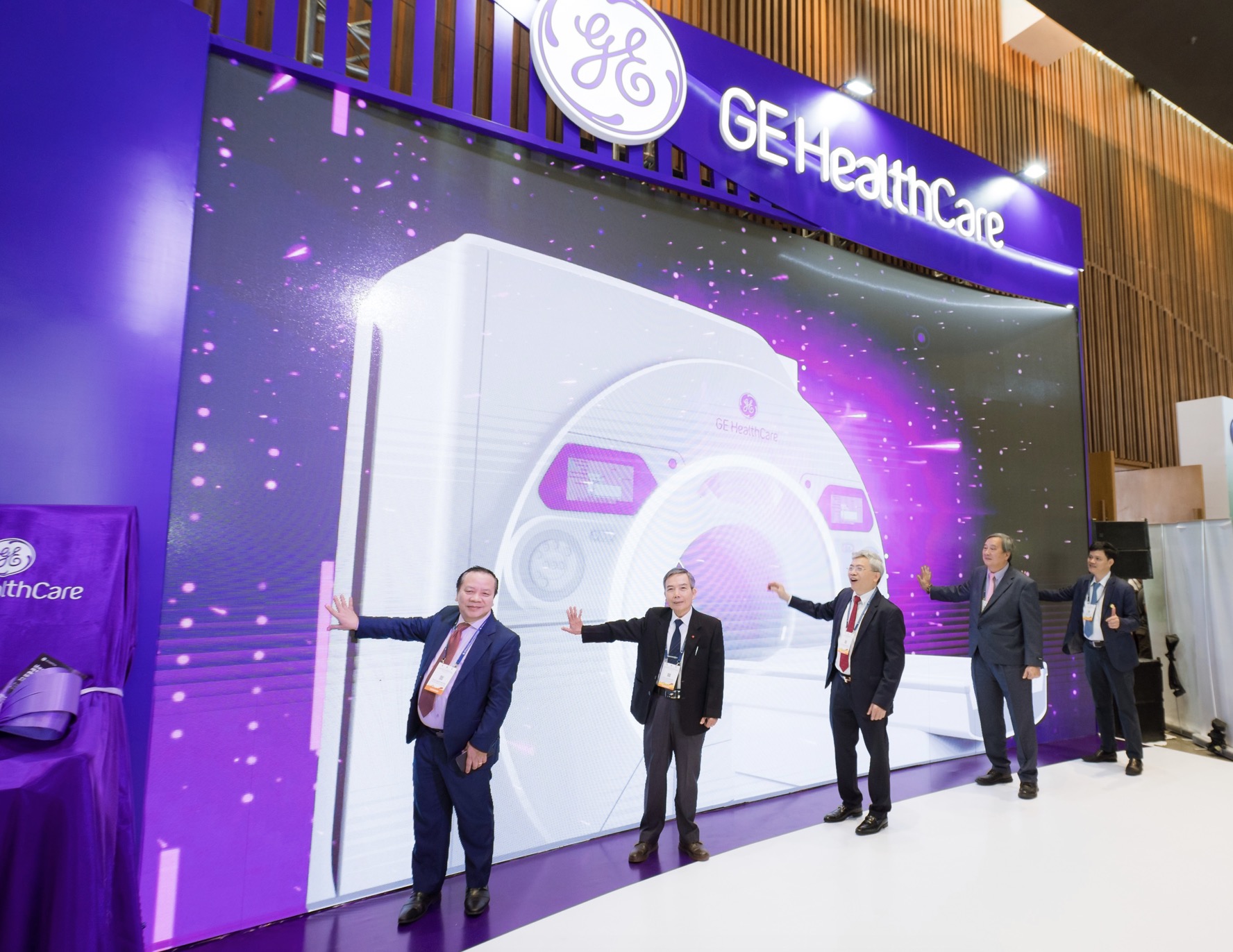 GE HealthCare ra mắt máy cộng hưởng từ và siêu âm tiên tiến tại Việt Nam