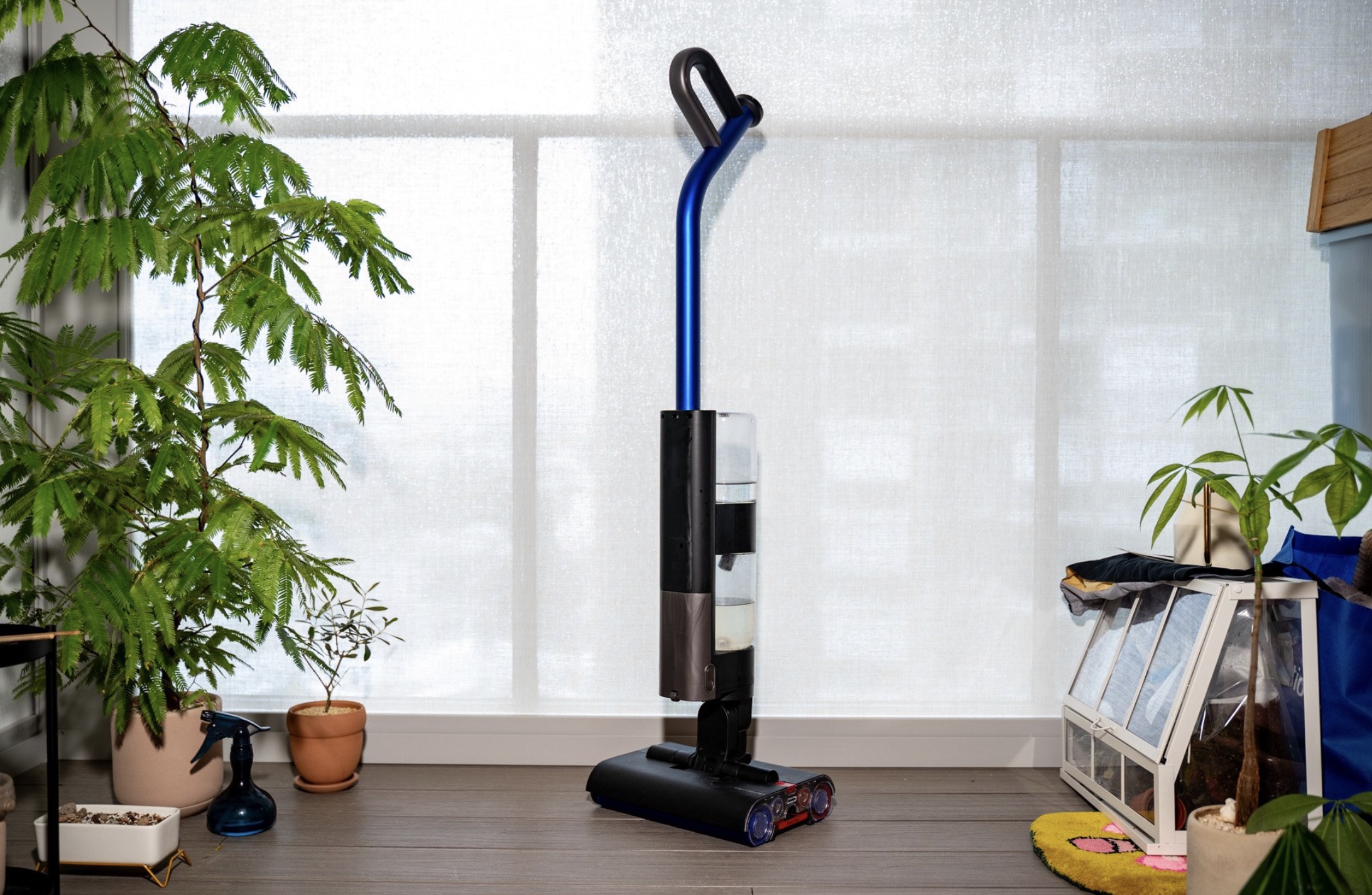 Dyson WashG1 là một sản phẩm làm sạch sàn cứng tiên tiến, mang lại hiệu quả làm sạch cao và sự tiện lợi cho người sử dụng. 