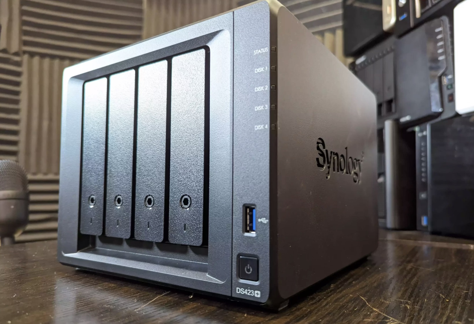 NAS Synology DS925+ 32TB (4 Baies) - Stockage Réseau Performant, Ports 2,5 GbE, Extensible Jusqu'à 9 Baies - 13