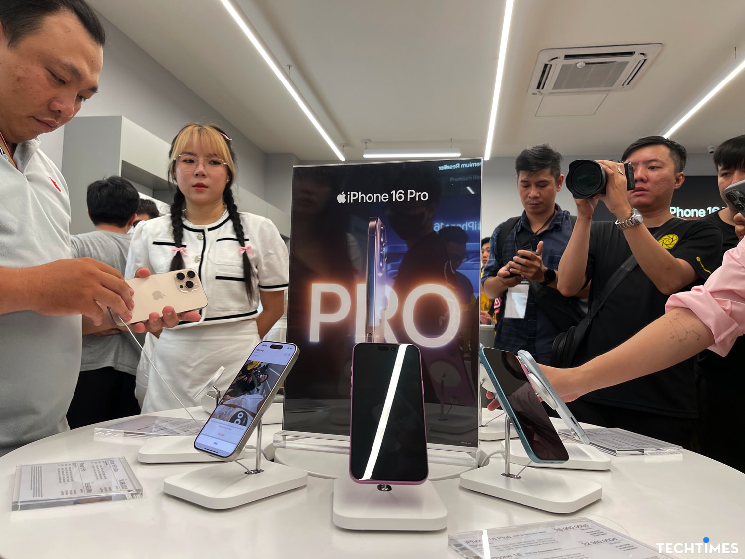 TopZone đạt hơn 60 đơn hàng iPhone 16 Series