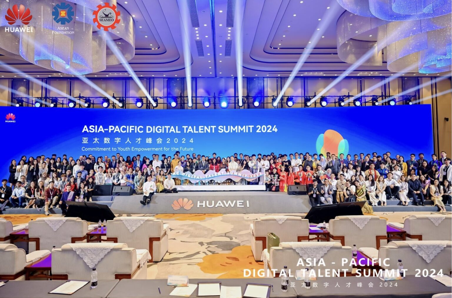 Huawei đưa 6 sinh viên Việt Nam dự Hội nghị Thượng đỉnh Nhân tài Số APAC 2024