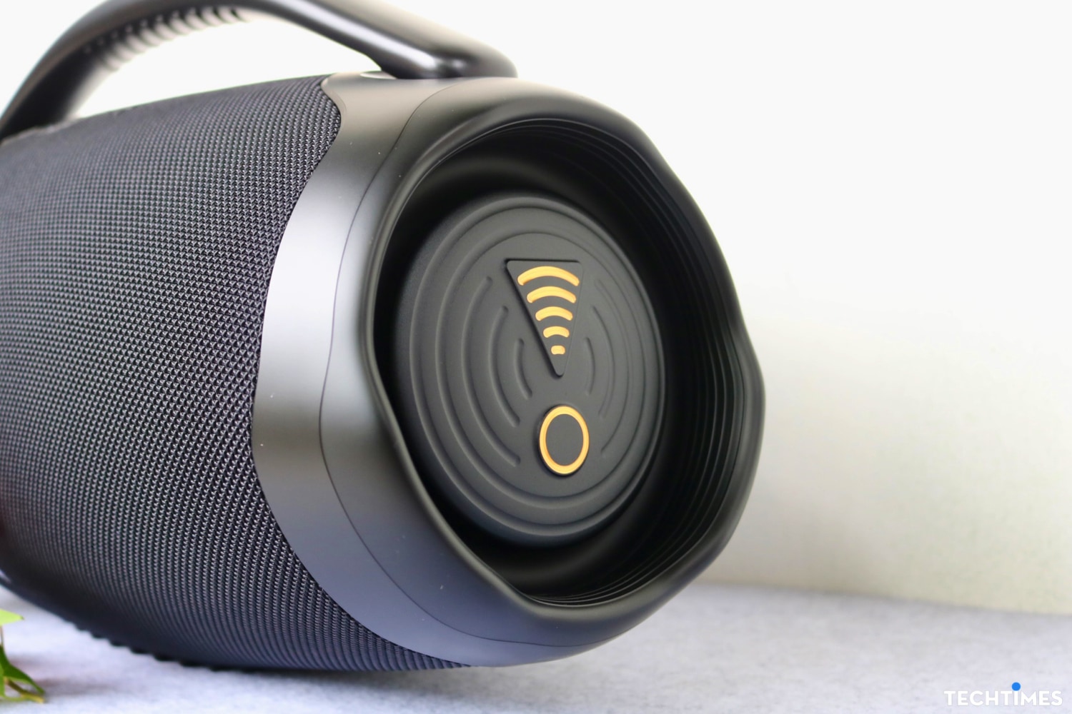 JBL Boombox 3 Wifi TechTimes 11 TechTimes Vietnam Đánh giá JBL Boombox 3 Wi-Fi: Âm thanh di động vượt trội