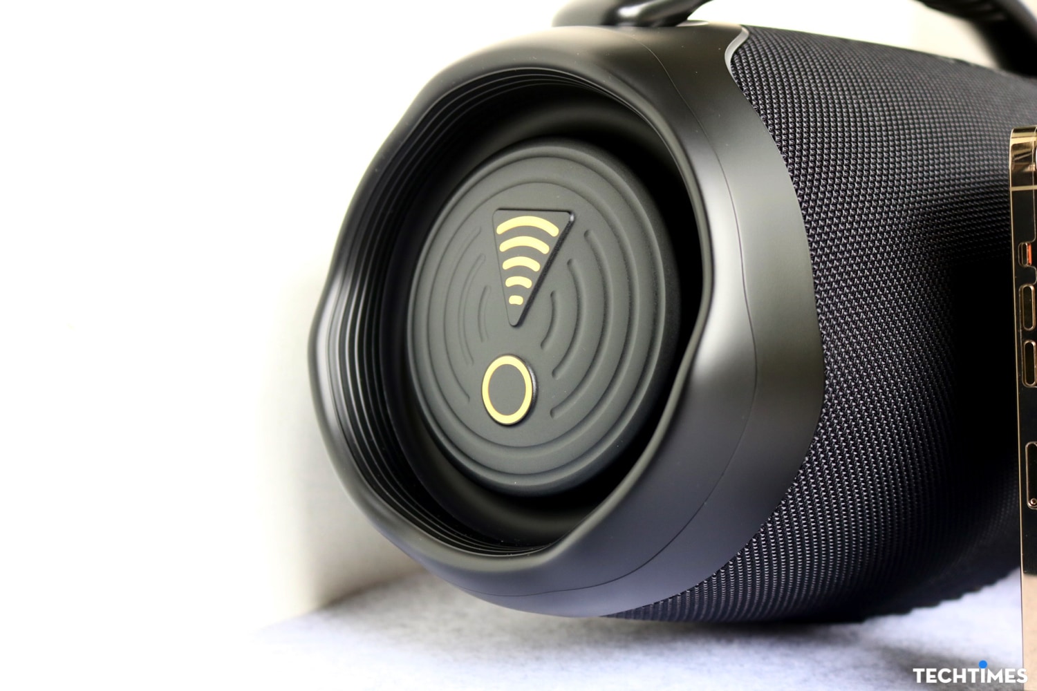 JBL Boombox 3 Wifi TechTimes 8 TechTimes Vietnam Đánh giá JBL Boombox 3 Wi-Fi: Âm thanh di động vượt trội