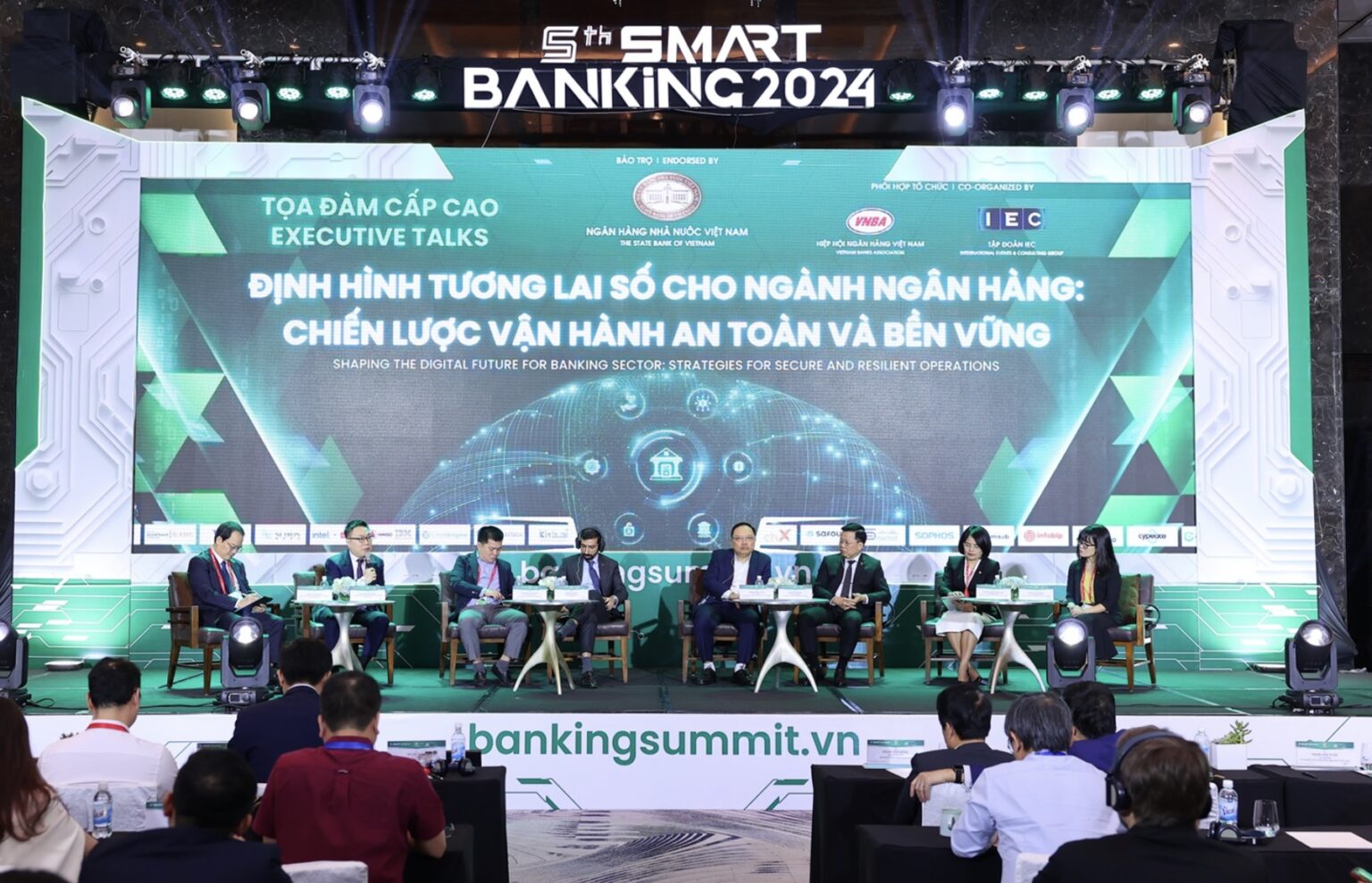 Ngân hàng mở và AI: Định hình xu hướng và tương lai tài chính Ngân hàng mở và AI: Định hình xu hướng và tương lai tài chính