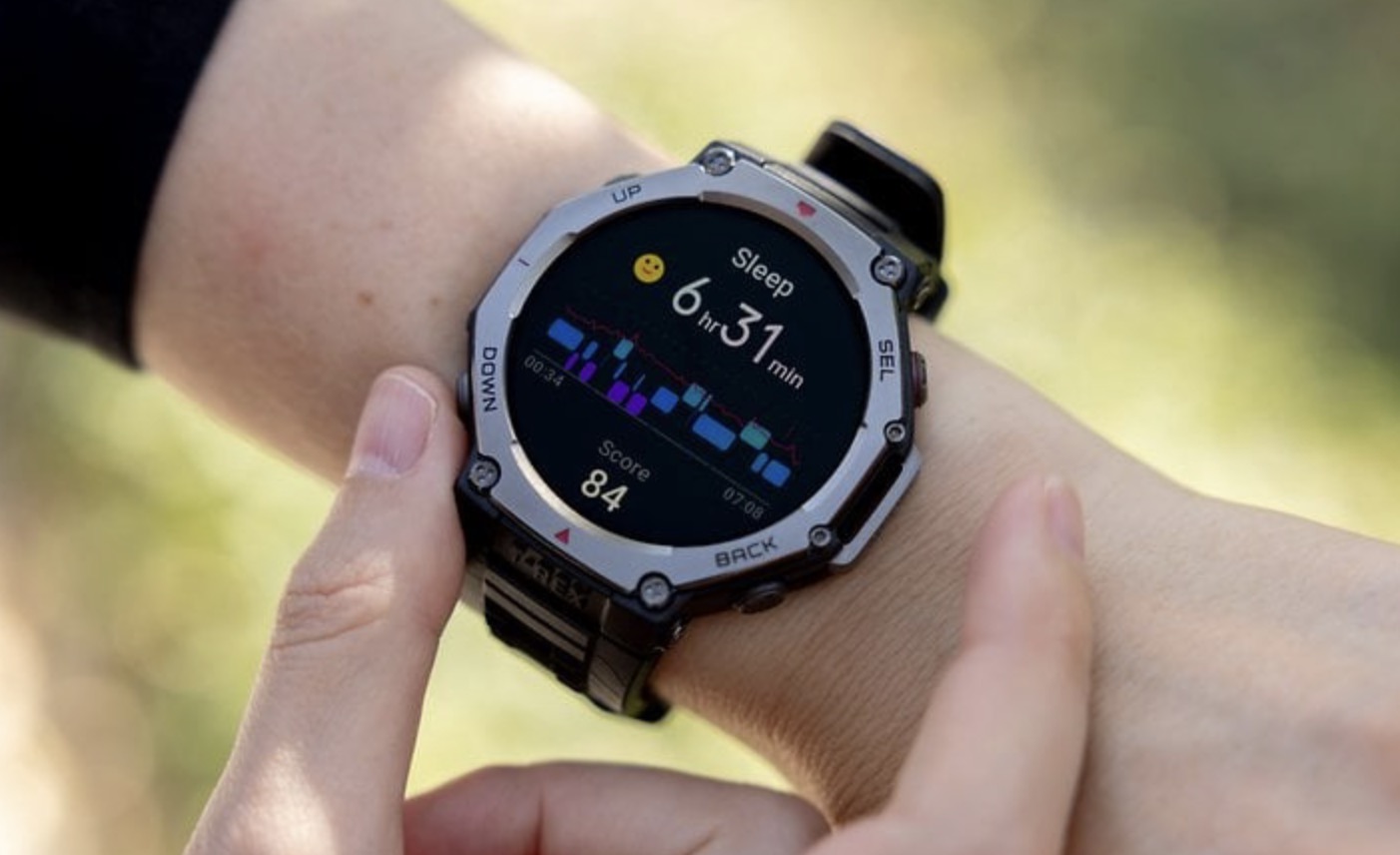 Đồng hồ được trang bị cảm biến đo nhịp tim và GPS băng tần kép để cung cấp dữ liệu tập luyện chính xác.