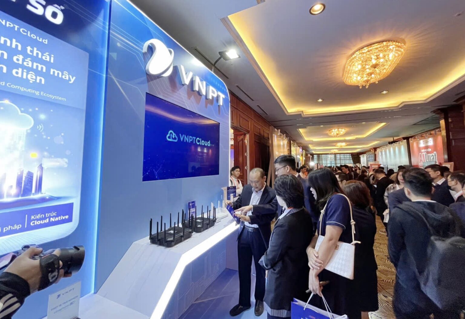 VNPT dẫn đầu công nghệ, kiến tạo cuộc sống số trong kỷ nguyên mới VNPT dẫn đầu công nghệ, kiến tạo cuộc sống số trong kỷ nguyên mới