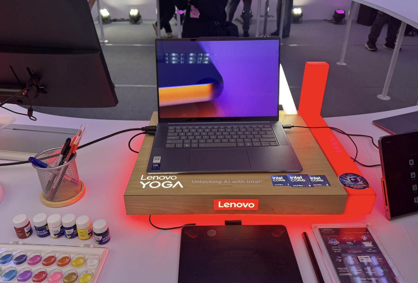 Lenovo ra mắt dòng laptop AI thế hệ mới tại Việt Nam với thiết kế đột phá TechTimes Vietnam image 10 TechTimes Vietnam Lenovo ra mắt dòng laptop AI thế hệ mới tại Việt Nam với thiết kế đột phá