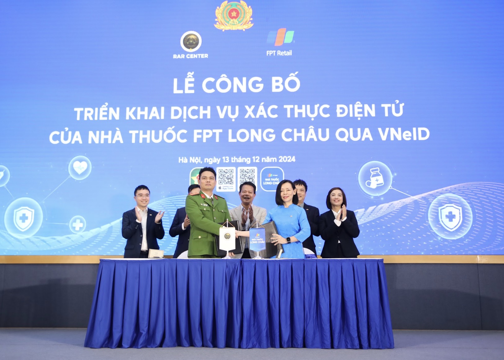 Sắp mua thuốc trực tuyến qua VNeID nhờ sự hợp tác với FPT Long Châu