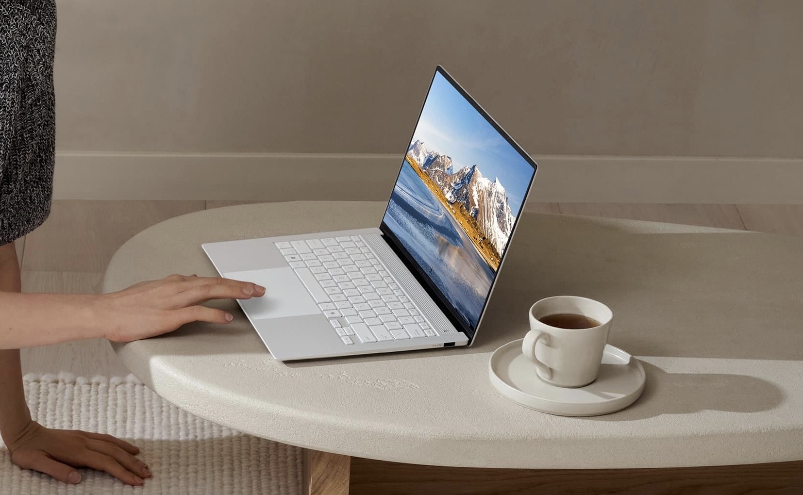 TechTimes Editors' Choice 2024: ASUS Zenbook S 14 (UX5406): Laptop siêu di động tốt nhất năm