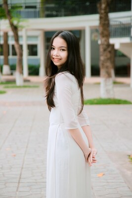 Award winner Ms. Hoang Minh Khanh from Greenfield School