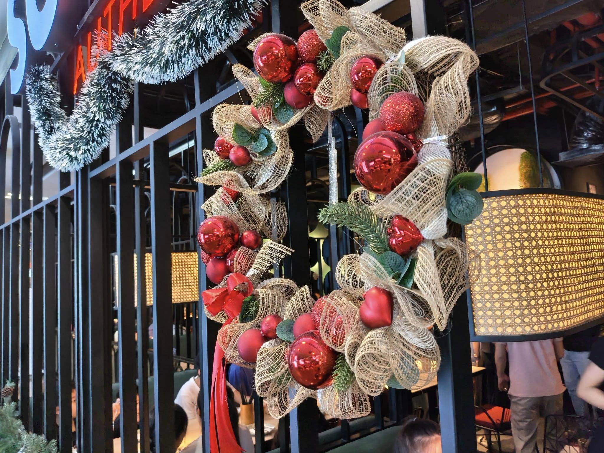 Mở hộp và đánh giá nhanh OPPO Reno13 5G: Đơn giản nhưng cũng rất cao cấp