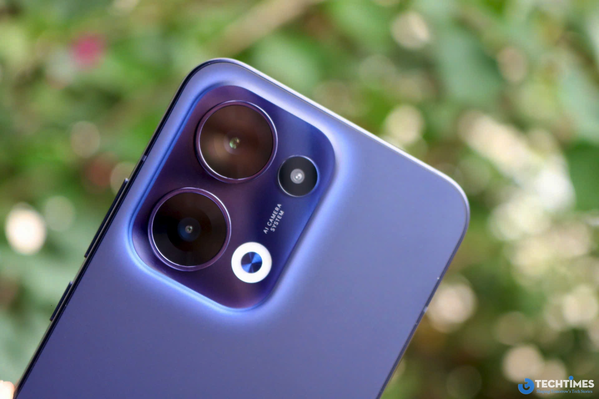 Mở hộp và đánh giá nhanh OPPO Reno13 5G: Đơn giản nhưng cũng rất cao cấp