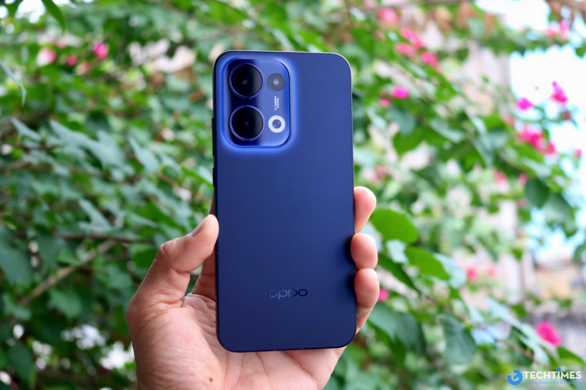 Mở hộp và đánh giá nhanh OPPO Reno13 5G: Đơn giản nhưng cũng rất cao cấp