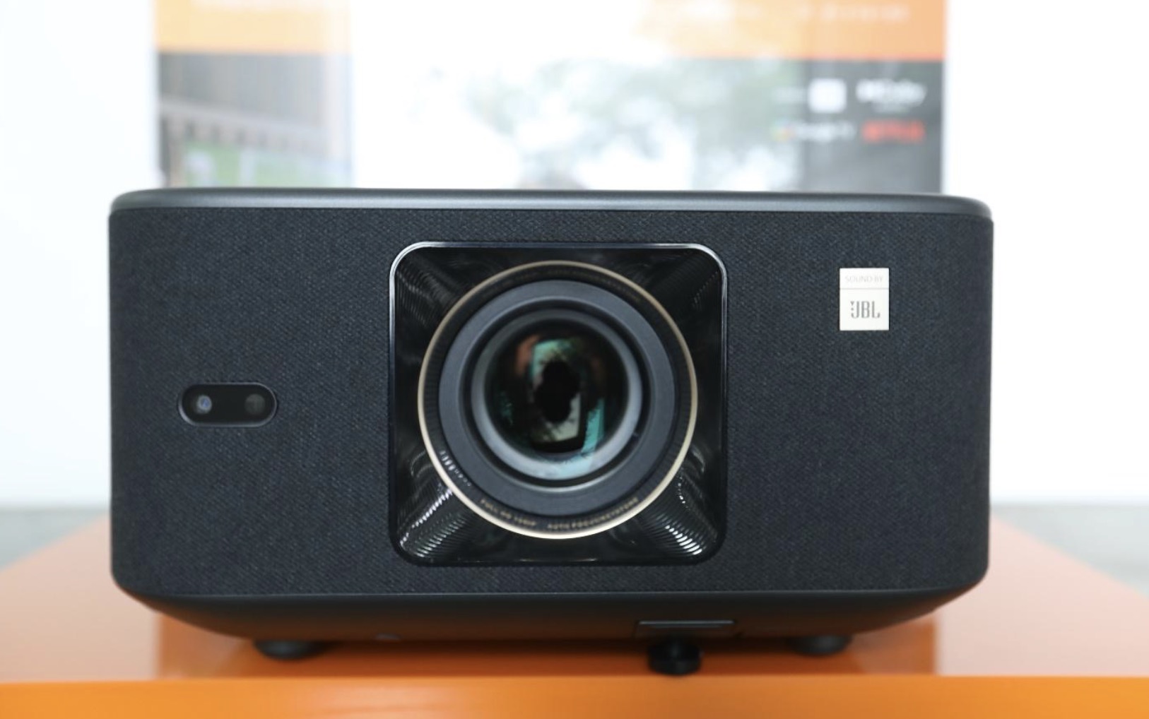 Yaber K3 nhìn từ mặt trước
