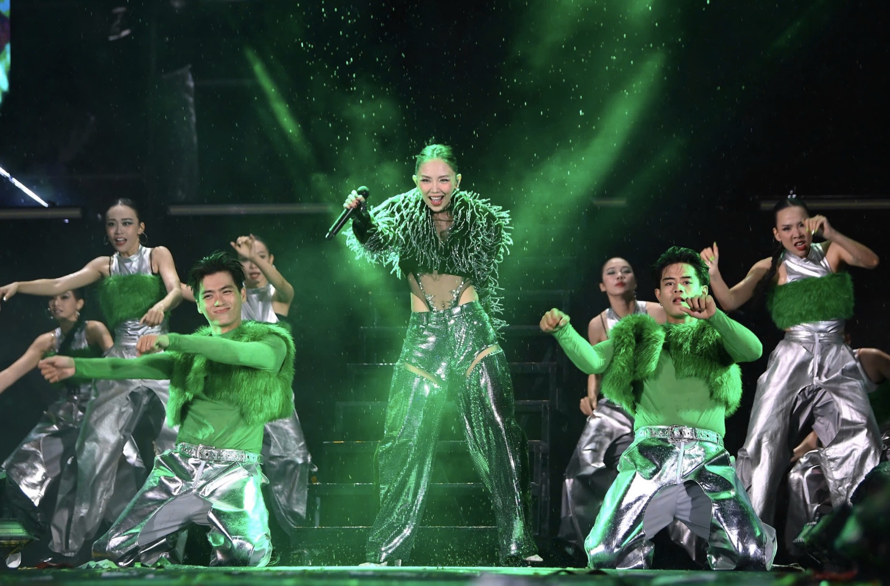 Heineken Countdown 2025: Tỏa sáng khoảnh khắc “Mở Kết Nối Thật” tại Nha Trang