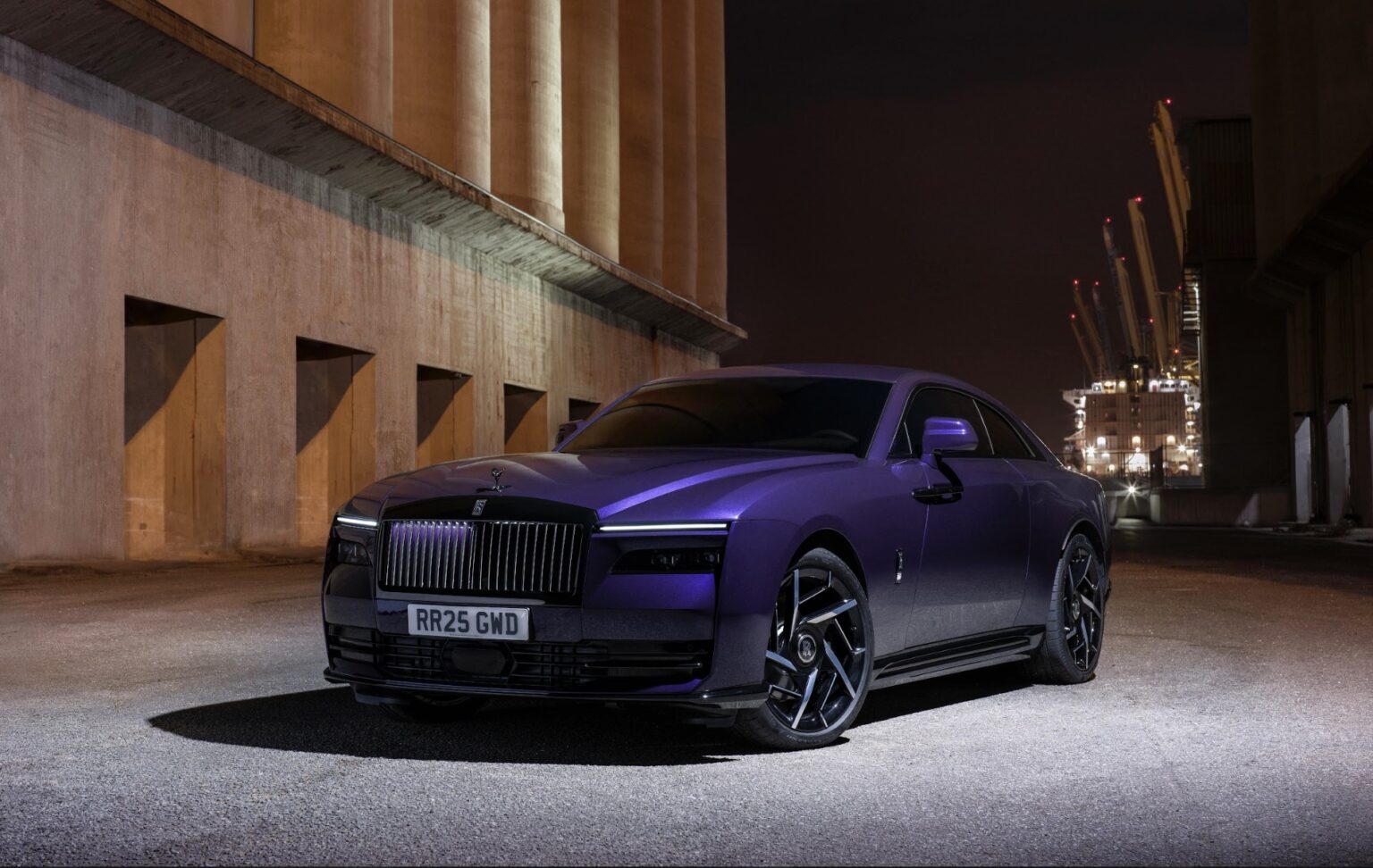 Rolls-Royce Black Badge Spectre – Biểu tượng sức mạnh và cá tính táo bạo Rolls-Royce Black Badge Spectre – Biểu tượng sức mạnh và cá tính táo bạo