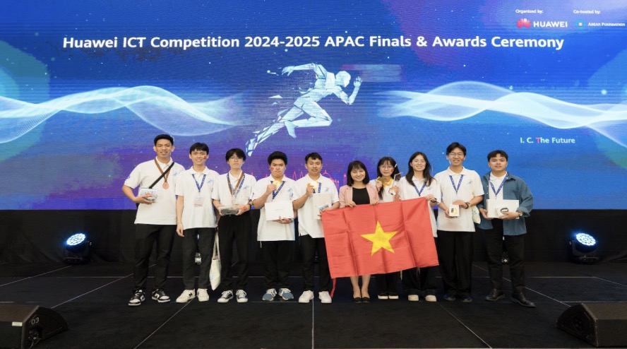 Sinh viên Việt Nam tỏa sáng tại Huawei ICT Competition 2024 - 2025