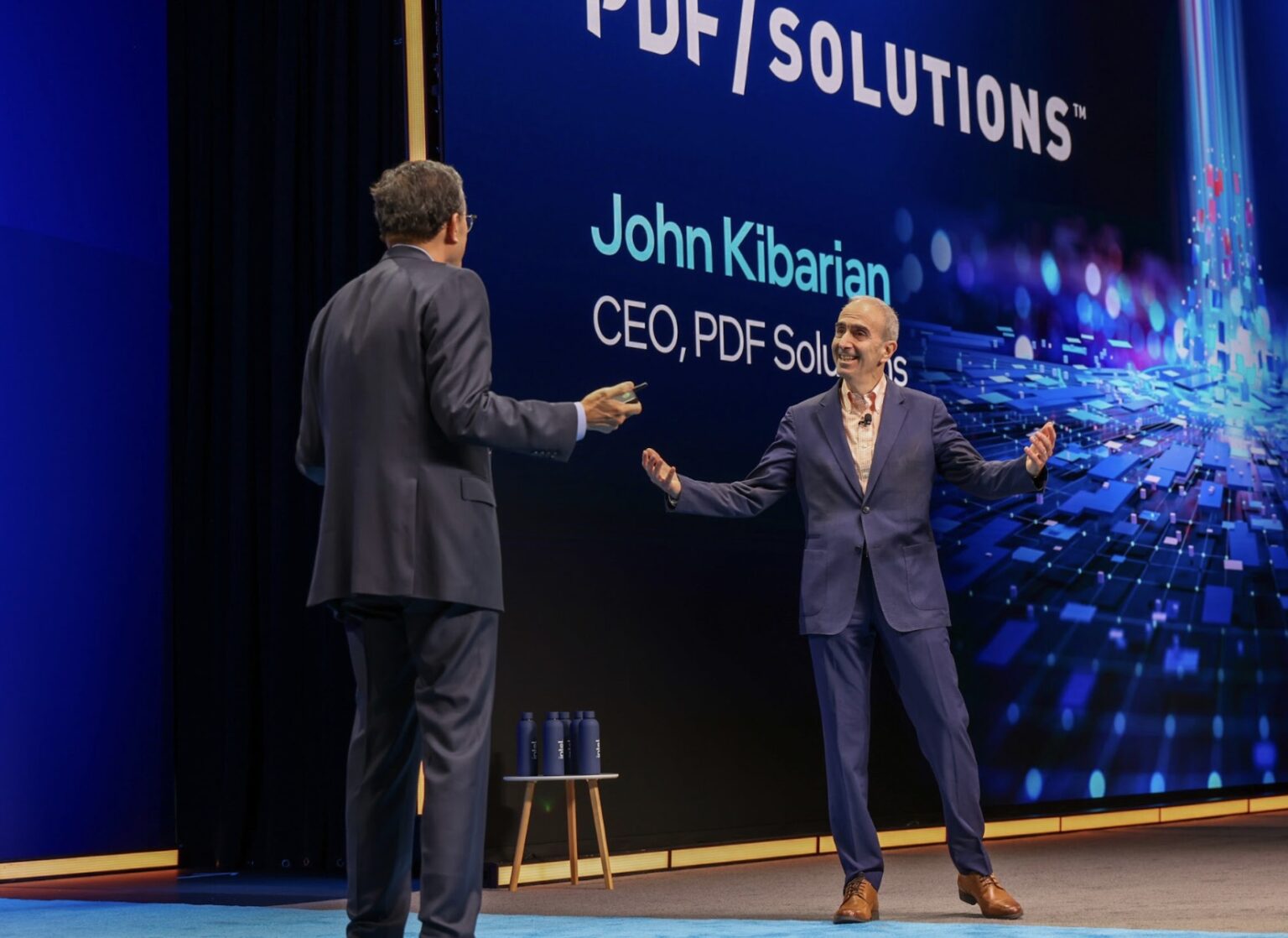 Intel đẩy mạnh sản xuất Intel 18A, mở rộng mô hình đúc chip hệ thống