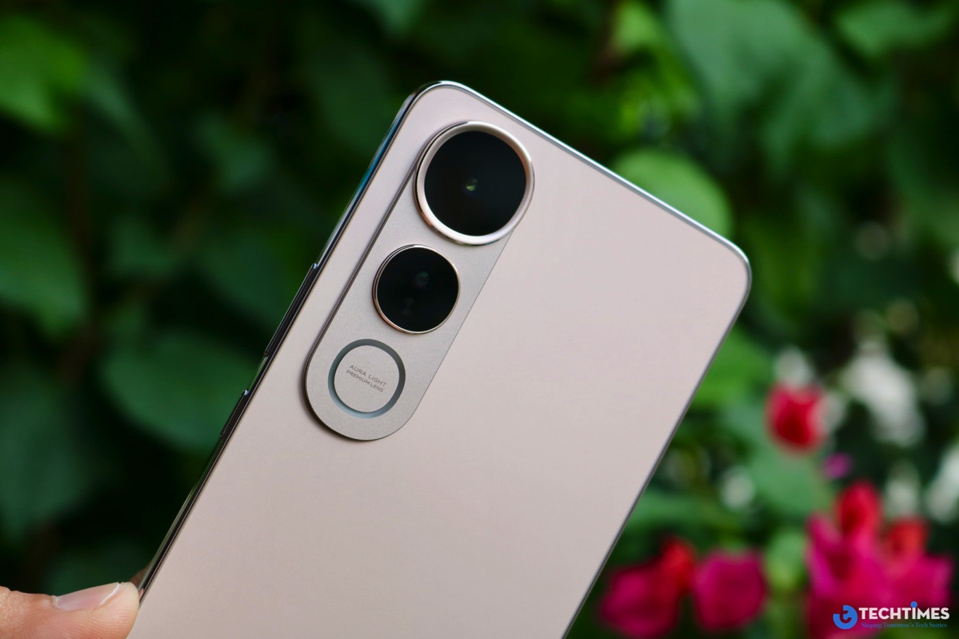 Cận cảnh cụm camera của vivo V50 Lite 5G.