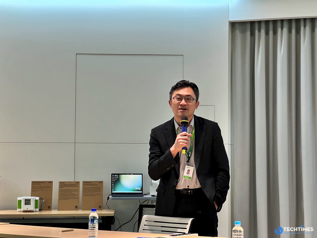 Tiến sĩ Allen Lien đang chia sẻ cùng giới truyền thông quốc tế về tầm nhìn của Acer Medical.