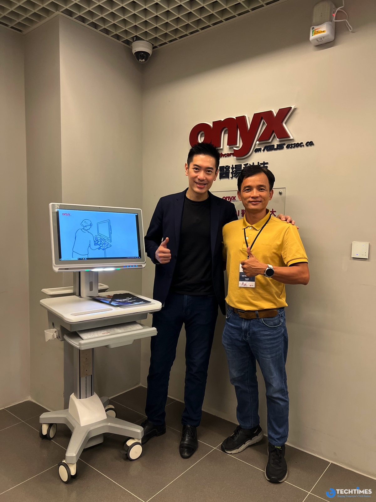 Ví dụ, hệ thống Onyx Telemedicine đã được sử dụng tại một số bệnh viện ở Đông Nam Á (trong đó có Việt Nam) để hỗ trợ các chương trình chăm sóc từ xa cho bệnh nhân mắc bệnh mãn tính.