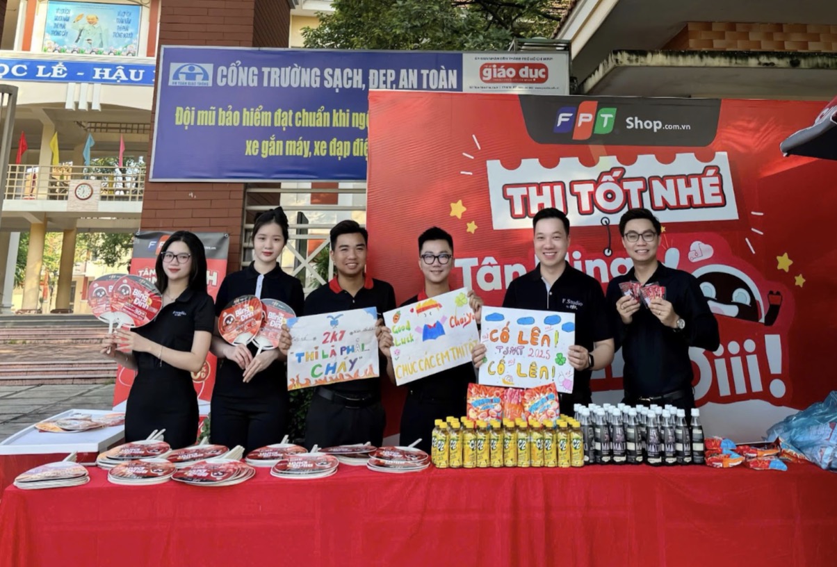 FPT Shop tiếp sức mùa thi 2025: Góp mặt thầm lặng, lan tỏa yêu thương qua từng cơn mưa