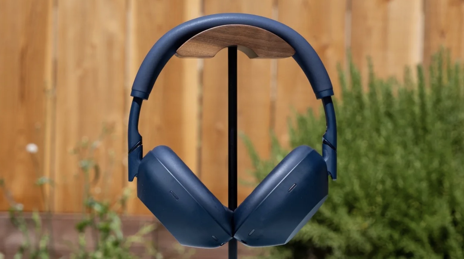 Tính năng và điều khiển: Thông minh và trực quan