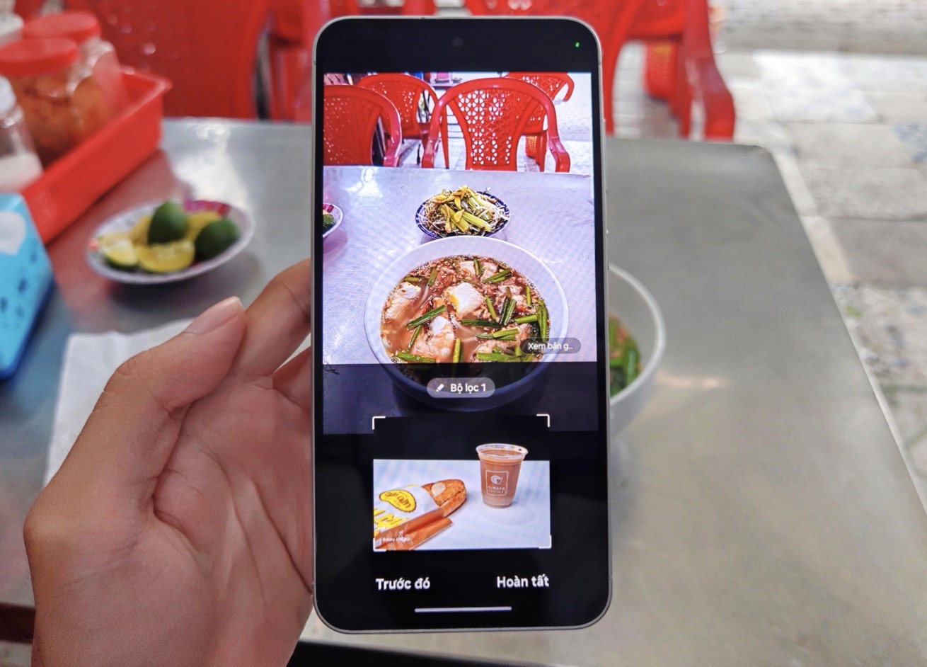 À, đừng quên check-in món ăn bằng cách chụp lại nó, dùng tính năng Create Filter để tạo ra bộ lọc màu độc nhất, khi chụp sẽ đẹp và nghệ thuật hơn đấy.