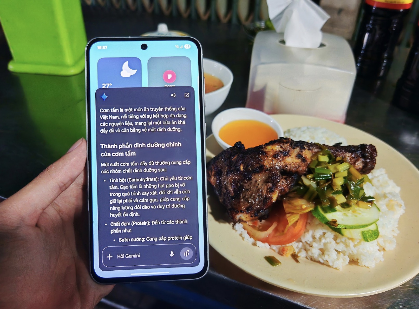 Ẩm thực đường phố Sài Gòn là một hành trình khám phá không chỉ về hương vị mà còn về văn hóa và con người. Với Galaxy A series, bạn không chỉ dễ dàng tìm kiếm và lên kế hoạch cho chuyến food tour mà còn có thể học hỏi công thức, lưu giữ khoảnh khắc và chia sẻ trải nghiệm như một food reviewer chuyên nghiệp. Circle to Search giúp bạn định vị món ngon, Gemini Live mang đến thông tin chi tiết và hướng dẫn nấu ăn, trong khi Create Filter và Best Face biến những bức ảnh ẩm thực của bạn thành tác phẩm nghệ thuật. Hãy cầm Galaxy A series lên, dạo bước trên những con phố Sài Gòn, và để mỗi món ăn kể cho bạn một câu chuyện riêng!